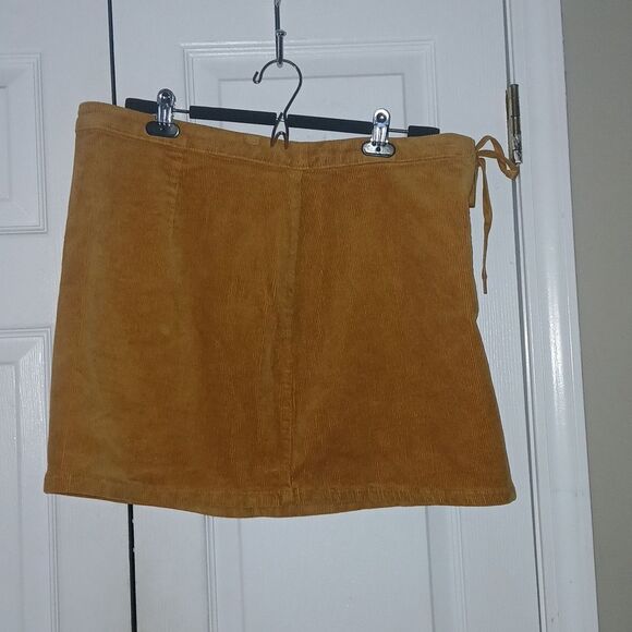 SO lace up mini corduroy mustard color fall winter mini  skirt Sz 17  33W NWT - Picture 1 of 8